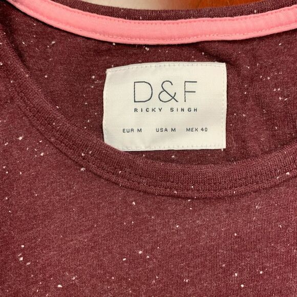 D & F Ricky Singh Burgundy Pocket T-Shirt sz M - Picture 2 of 4